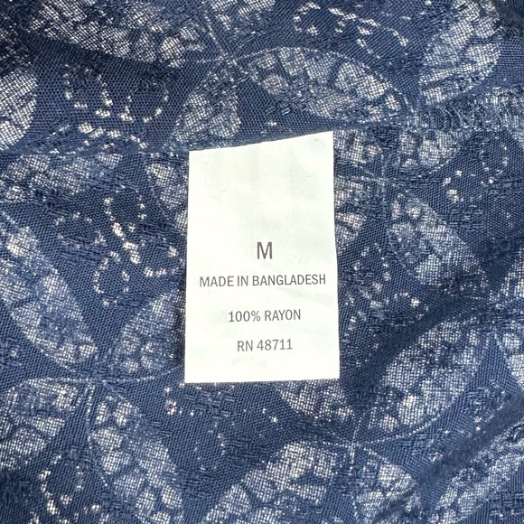 NWT Falls Creek short sleeve v neck navy blue geo print blouse women’s medium - Picture 11 of 13
